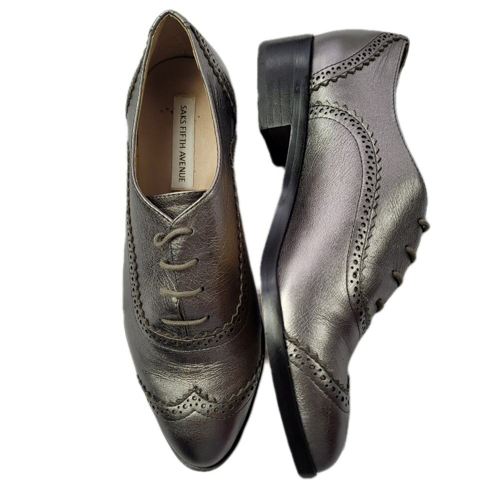 Ladies Classic Saks Fifth Avenue Silver Leather Oxfords size 5M